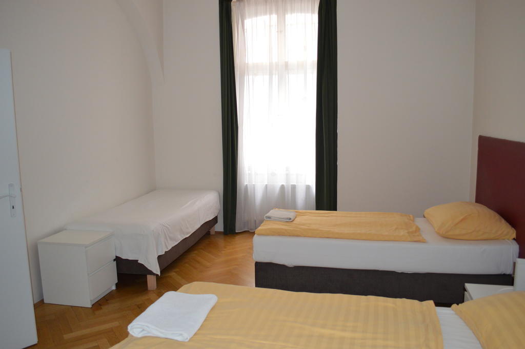 Apartment Leo Old Town *
