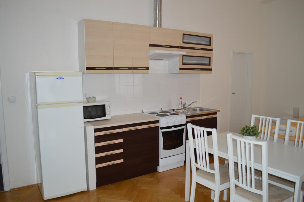 Apartment Leo Old Town *