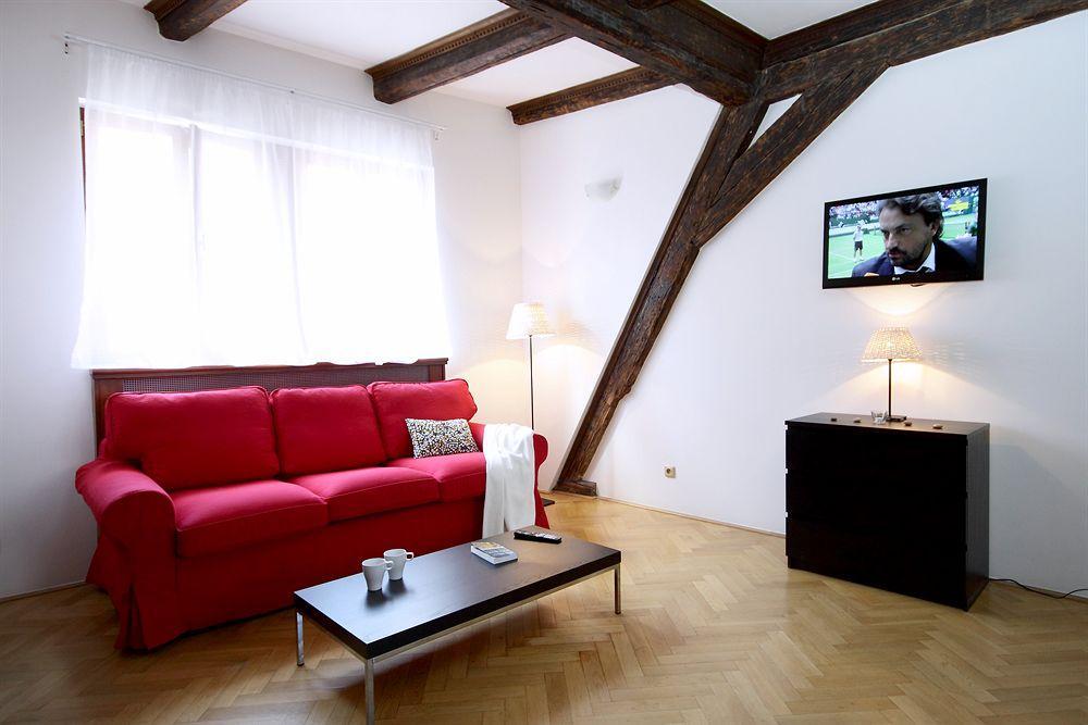 Leo Old Town Apartment *