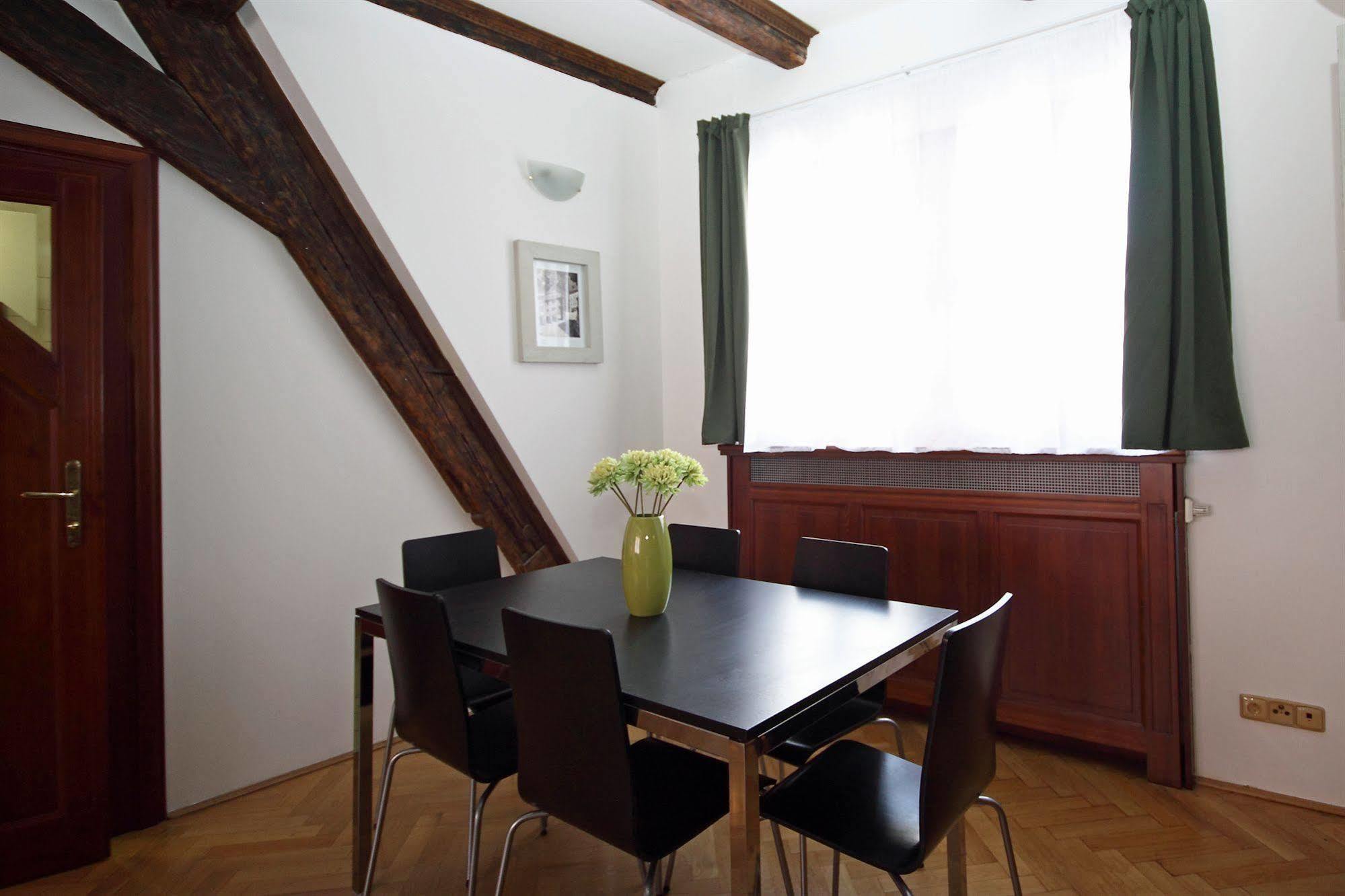 Apartment Leo Old Town *